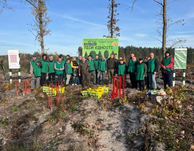 Разом з лісівниками висаджували ліс керівники деревообробних підприємств, науковці та студенти НЛТУ України