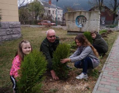 Акція з благоустрою та озеленення продовжується і восени