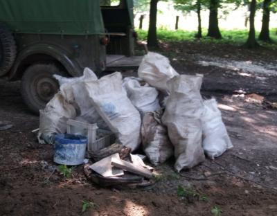  Лісівники Львівського лісгоспу закликають не смітити в лісі